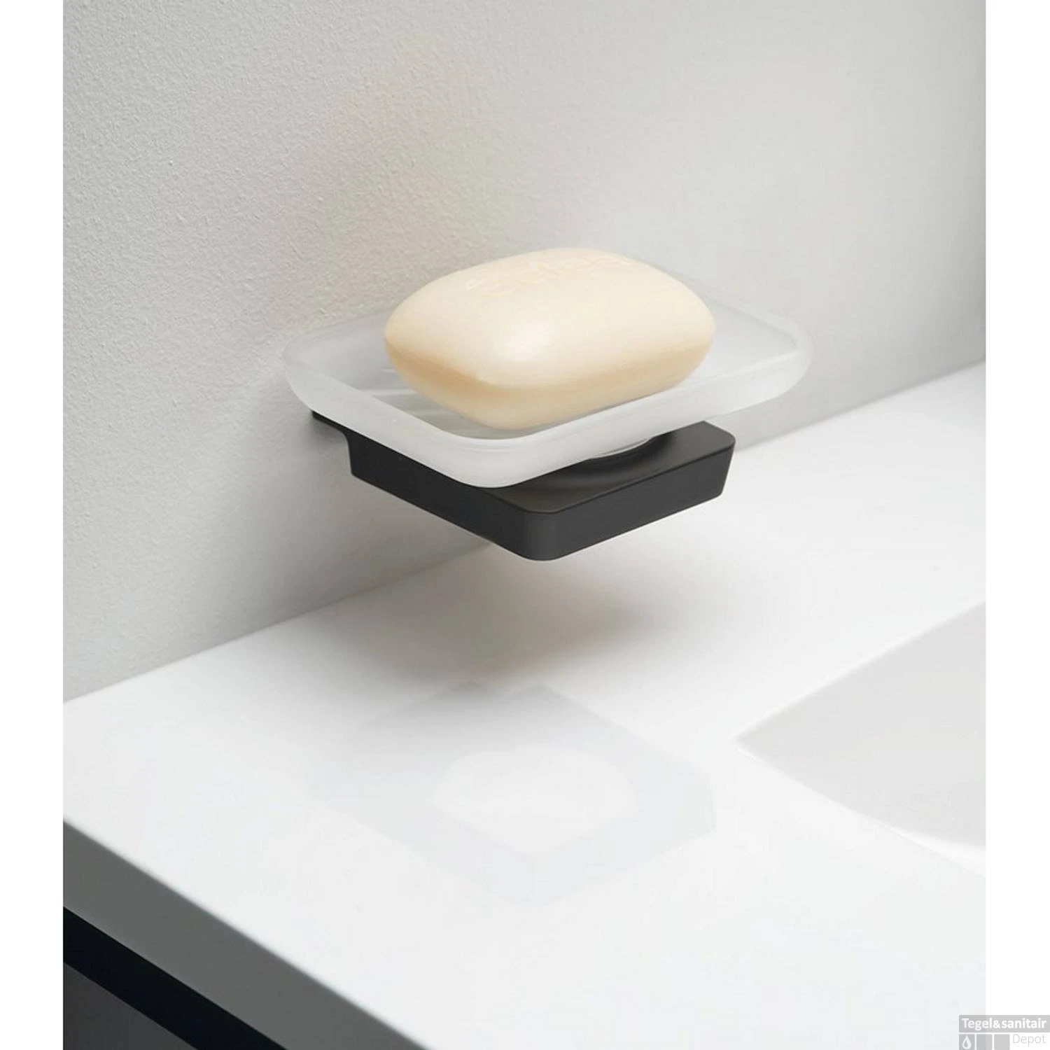 Zeephouder Sapho Zen Black Hangend 4.2x13.5 Cm Zwart / Melkglas 5 Zeephouder Sapho Zen Black Hangend 4.2x13.5 Cm Zwart / Melkglas - Afbeelding 3