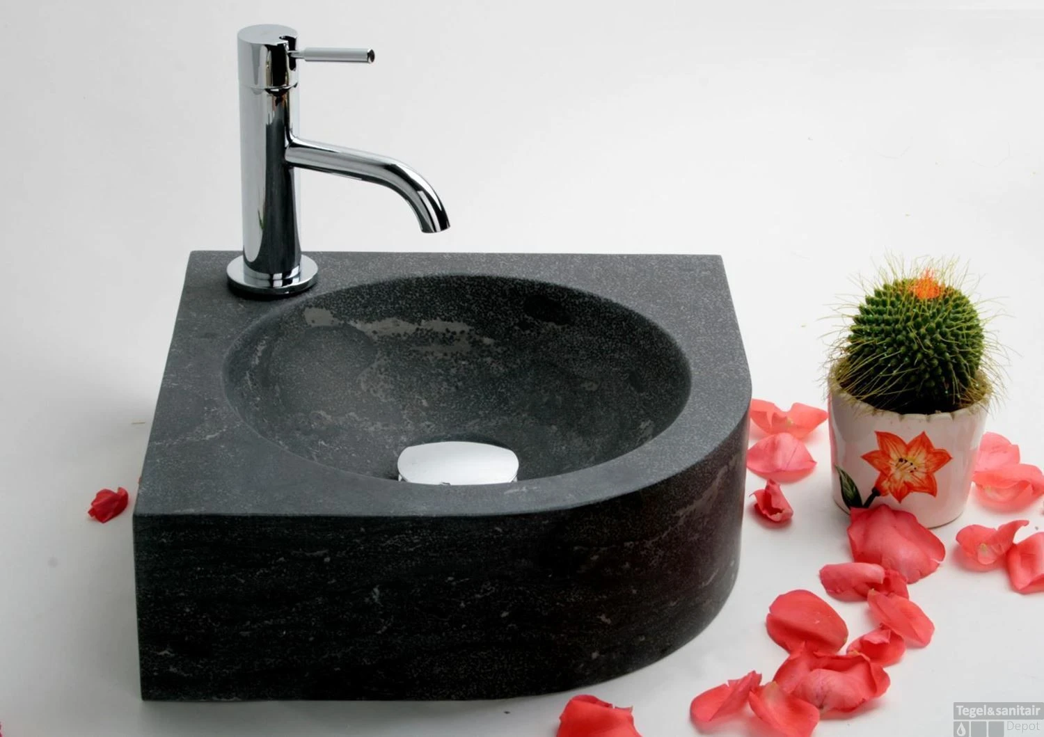 FonteinPack Rondo Hardsteen 30x30x10cm (Keuze Uit 18 Kranen) 3 FonteinPack Rondo Hardsteen 30x30x10cm (Keuze Uit 18 Kranen)