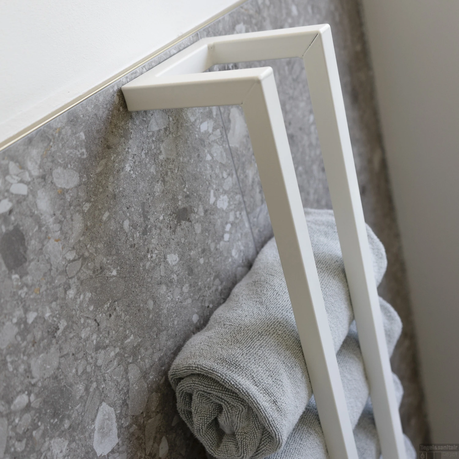 BWS Handdoekenrek Industrieel | 60x12.5x12.5cm | Mat Wit 6 BWS Handdoekenrek Industrieel | 60x12.5x12.5cm | Mat Wit - Afbeelding 4