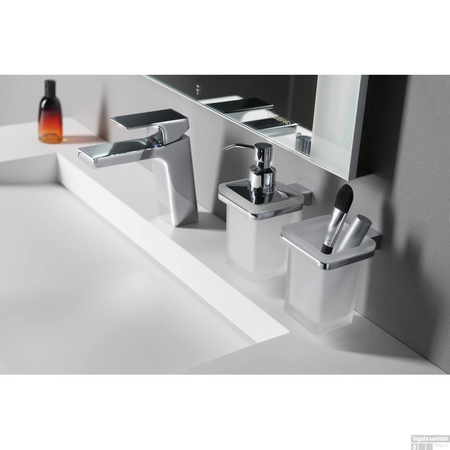 Zeepdispenser Sapho Glamour Hangend 250 ML Chroom / Satijnglas 4 Zeepdispenser Sapho Glamour Hangend 250 ML Chroom / Satijnglas - Afbeelding 2