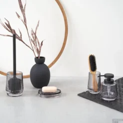 Zeepdispenser Vrijstaand Sealskin Mood 380 Ml Grijs 13 Zeepdispenser Vrijstaand Sealskin Mood 380 Ml Grijs -Goedkope Stijl Baden Winkel 800045 sfeer 4