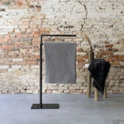 Handdoekrek Sealskin Tube 2-armig Vrijstaand Zwart -Goedkope Stijl Baden Winkel 8720553004233 4