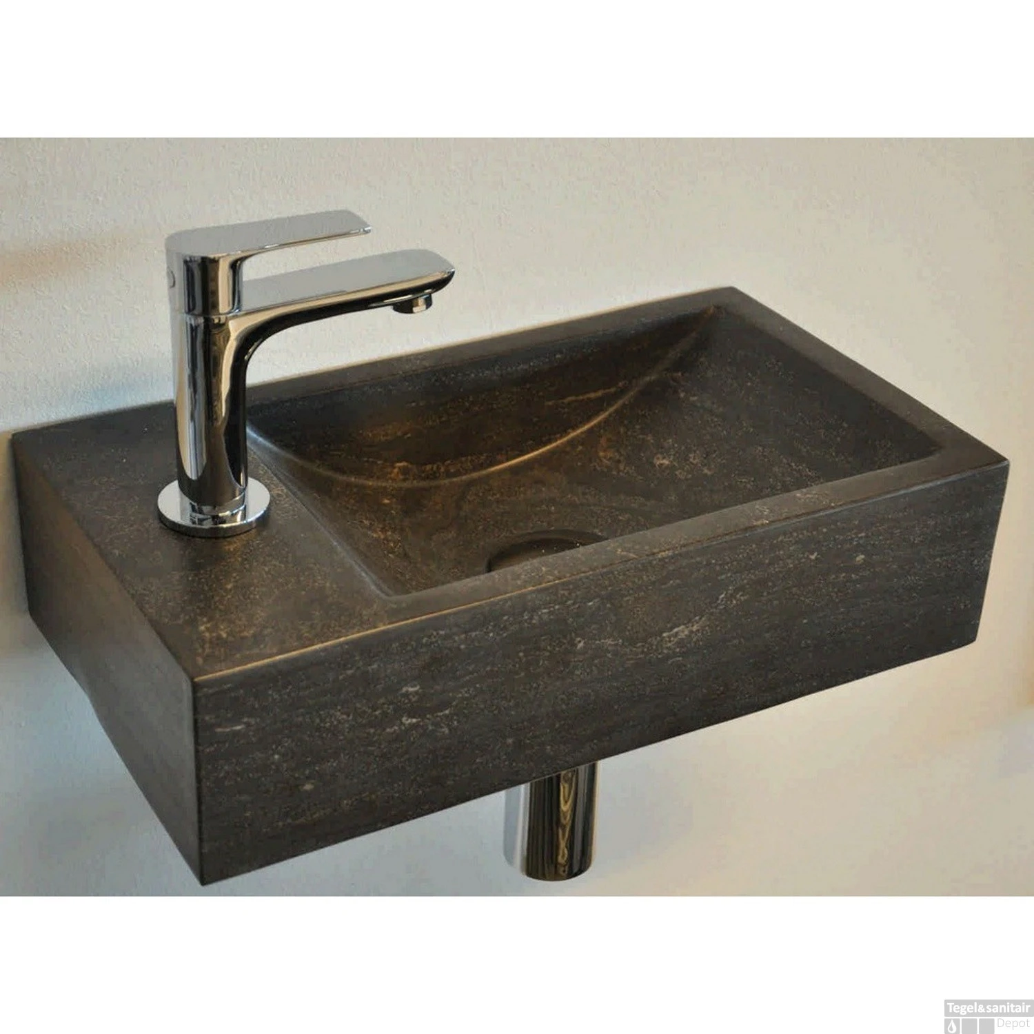 BWS Hardsteen Fontein Zwart 36x18x9 Cm (Kraangat Links) 3 BWS Hardsteen Fontein Zwart 36x18x9 Cm (Kraangat Links)