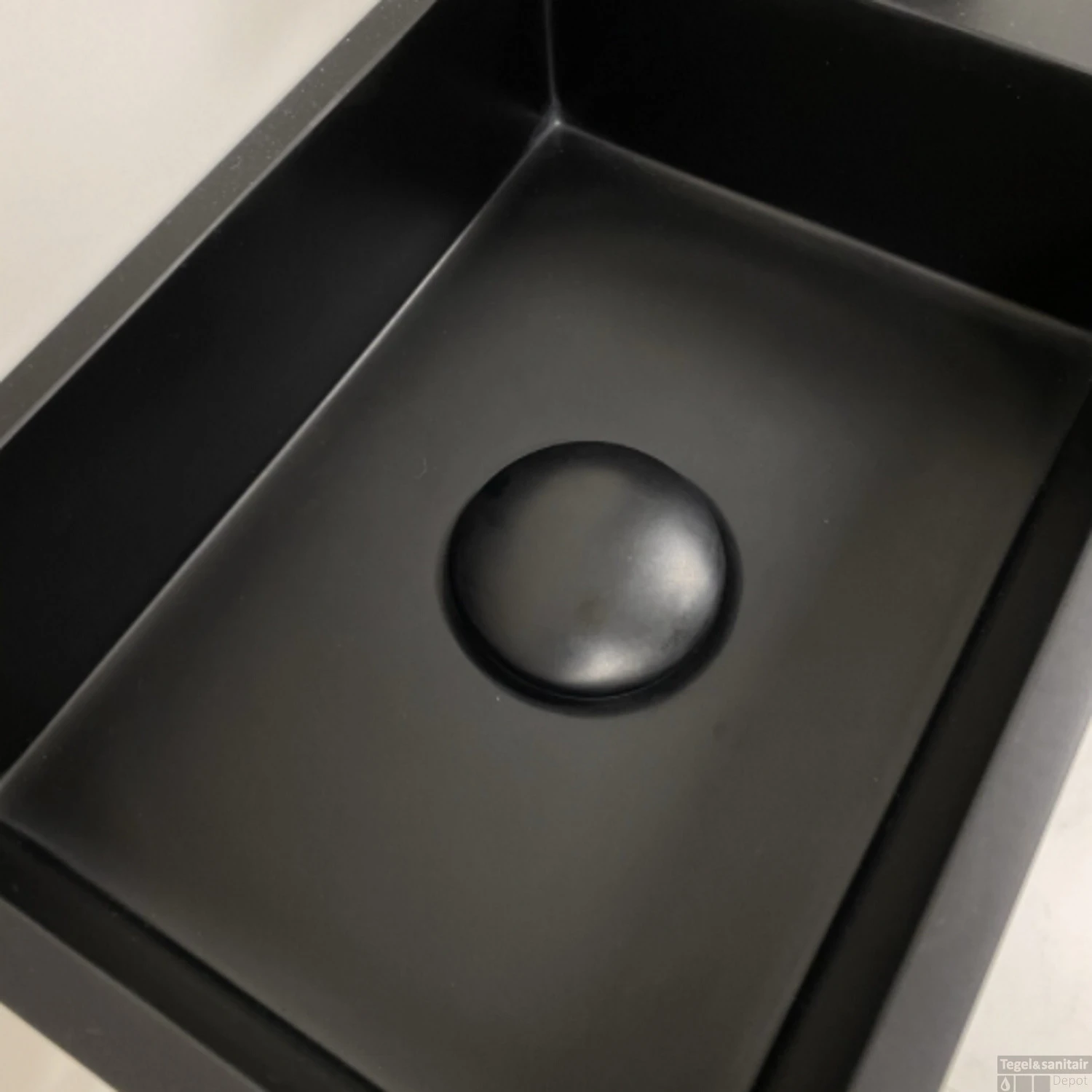 Clickwaste Boss & Wessing Bali Solid Surface Mat Zwart 4 Clickwaste Boss & Wessing Bali Solid Surface Mat Zwart - Afbeelding 2