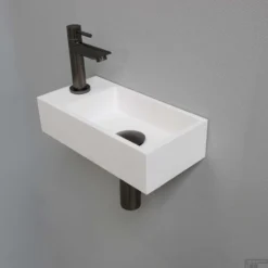 Fonteinset INK Versus 36x18x9 Cm Polystone Mat Wit Met Kraangat Links Metal Black