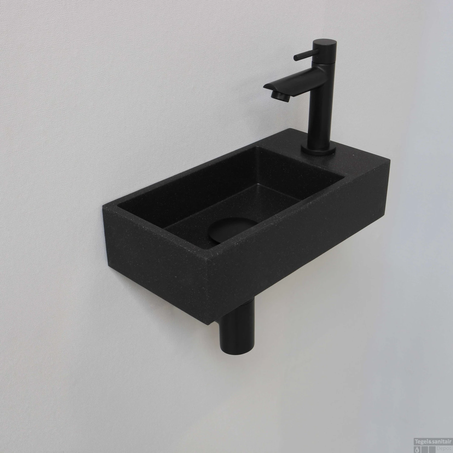 Fonteinset INK Versus 36x18x9 Cm Quartz Zwart Met Kraangat Rechts Mat Zwart 3 Fonteinset INK Versus 36x18x9 Cm Quartz Zwart Met Kraangat Rechts Mat Zwart