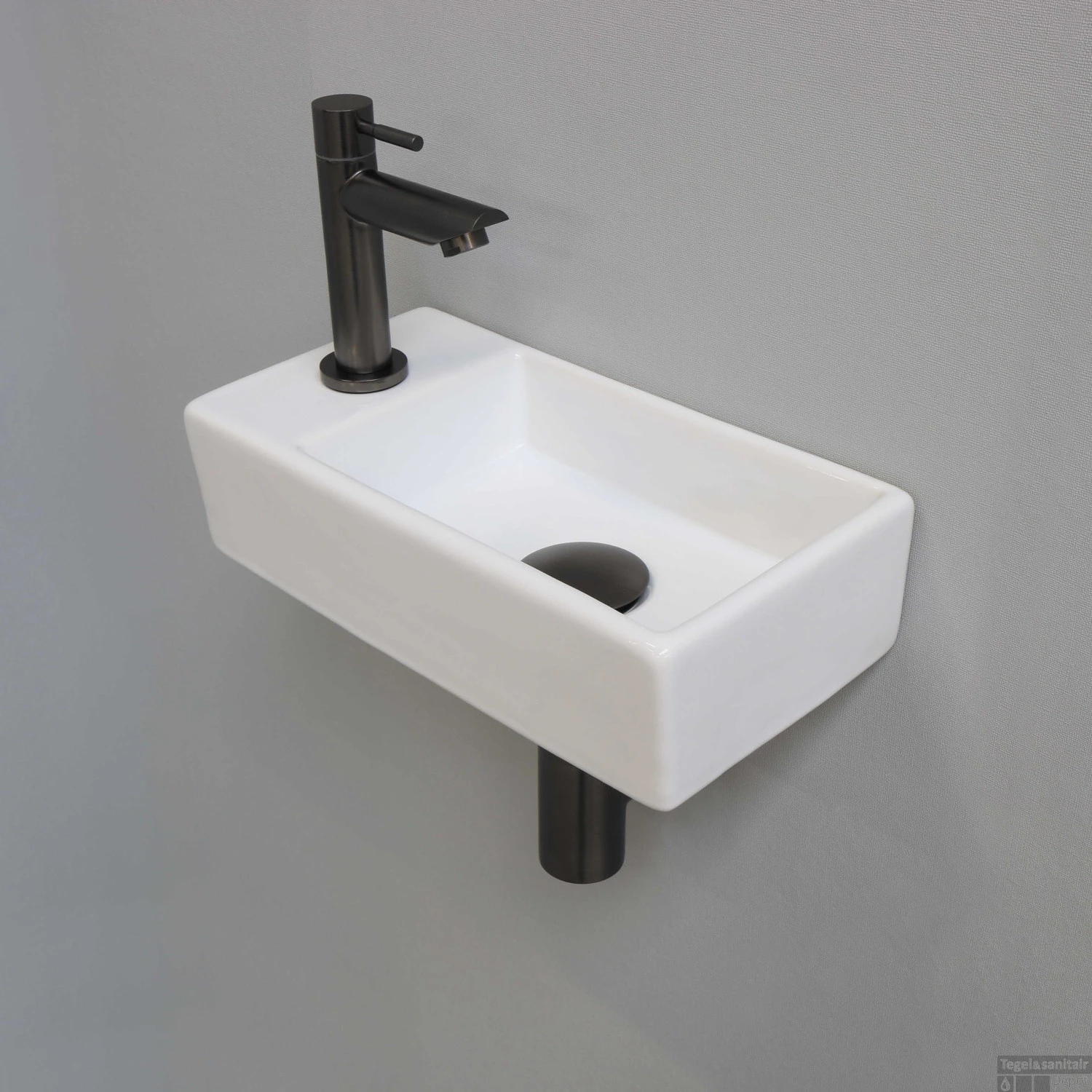 Fonteinset INK Versus 36x18x9cm Porselein Glans Wit Met Kraangat Links Metal Black 3 Fonteinset INK Versus 36x18x9cm Porselein Glans Wit Met Kraangat Links Metal Black