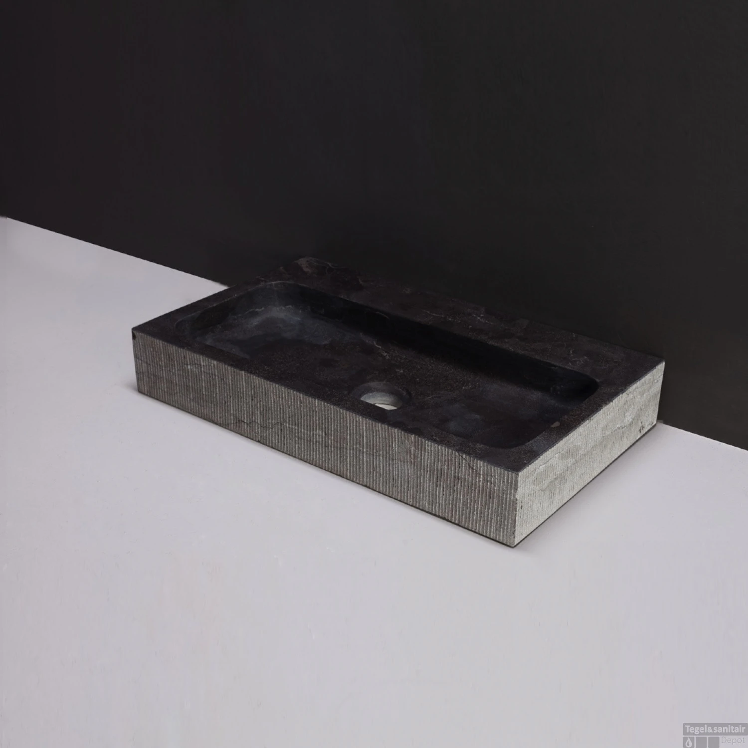 Forzalaqua Gotenburg Hardsteen Gezoet 50x30x8 Cm Met Kraangat 3 Forzalaqua Gotenburg Hardsteen Gezoet 50x30x8 Cm Met Kraangat