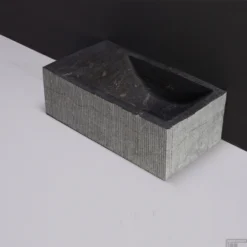 Forzalaqua Kalmar XS Hardsteen Gefrijnd Met Kraangat Links 29X16X10 Cm 8 Forzalaqua Kalmar XS Hardsteen Gefrijnd Met Kraangat Links 29X16X10 Cm -Goedkope Stijl Baden Winkel forzalaqua kalmar xs hardsteen gefrijnd met kraangat links 29x16x10 cm sfeer