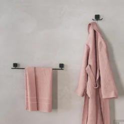 Handdoekrek Geesa Topaz 60cm Minimalistisch Mat Zwart 9 Handdoekrek Geesa Topaz 60cm Minimalistisch Mat Zwart -Goedkope Stijl Baden Winkel handdoekrek geesa topaz 60cm minimalistisch mat zwart sfeer2