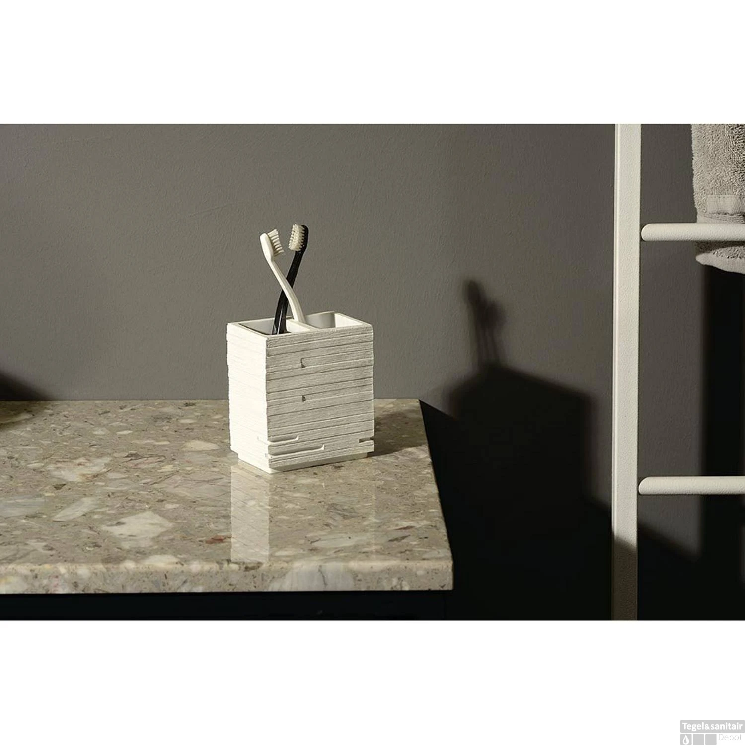 Tandenborstelhouder Sapho Quadrotto Vrijstaand 11.5x10.2x6.2 Cm Polyresin Wit 5 Tandenborstelhouder Sapho Quadrotto Vrijstaand 11.5x10.2x6.2 Cm Polyresin Wit - Afbeelding 3