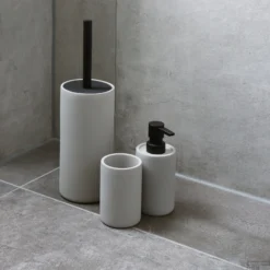 Toiletborstelhouder Differnz Jukon Rond 36x10x10cm Grijs -Goedkope Stijl Baden Winkel toiletborstelhouder differnz jukon rond 36x10x10cm grijs sfeer