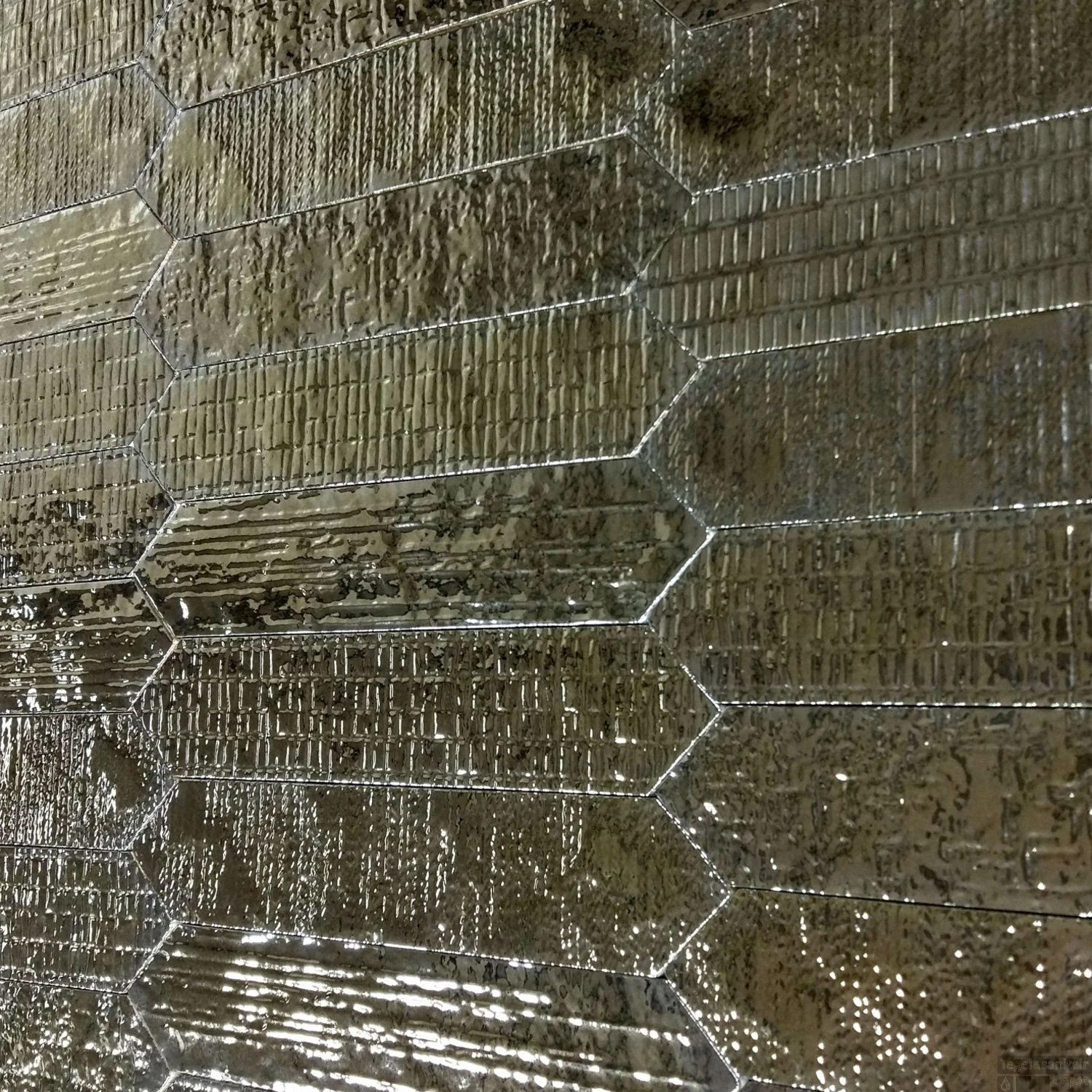 Wandtegel Dune Crackle Decor Metal 6.5x33 Cm Goudbruin (Doosinhoud 1.08) 4 Wandtegel Dune Crackle Decor Metal 6.5x33 Cm Goudbruin (Doosinhoud 1.08) - Afbeelding 2