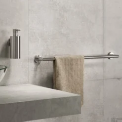 Zeepdispenser Geesa Nemox 200 Ml Hangend RVS -Goedkope Stijl Baden Winkel zeepdispenser geesa nemox 200 ml hangend rvs sfeer 2 1